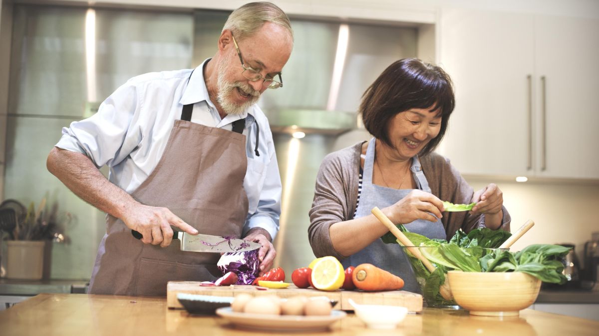 Navigating Eating Difficulties in Older Adults: Root Causes Explained